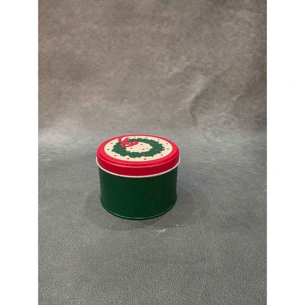 Vintage 1987 Lillian Vernon Christmas Wreath Paper Coasters 40ct in Metal Tin